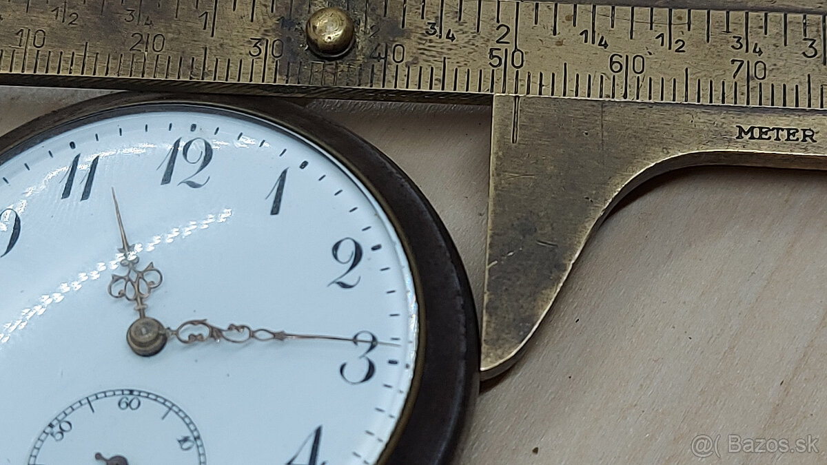 Predám funkčné vreckové hodinky obecný kov stojan nieje súča - 6