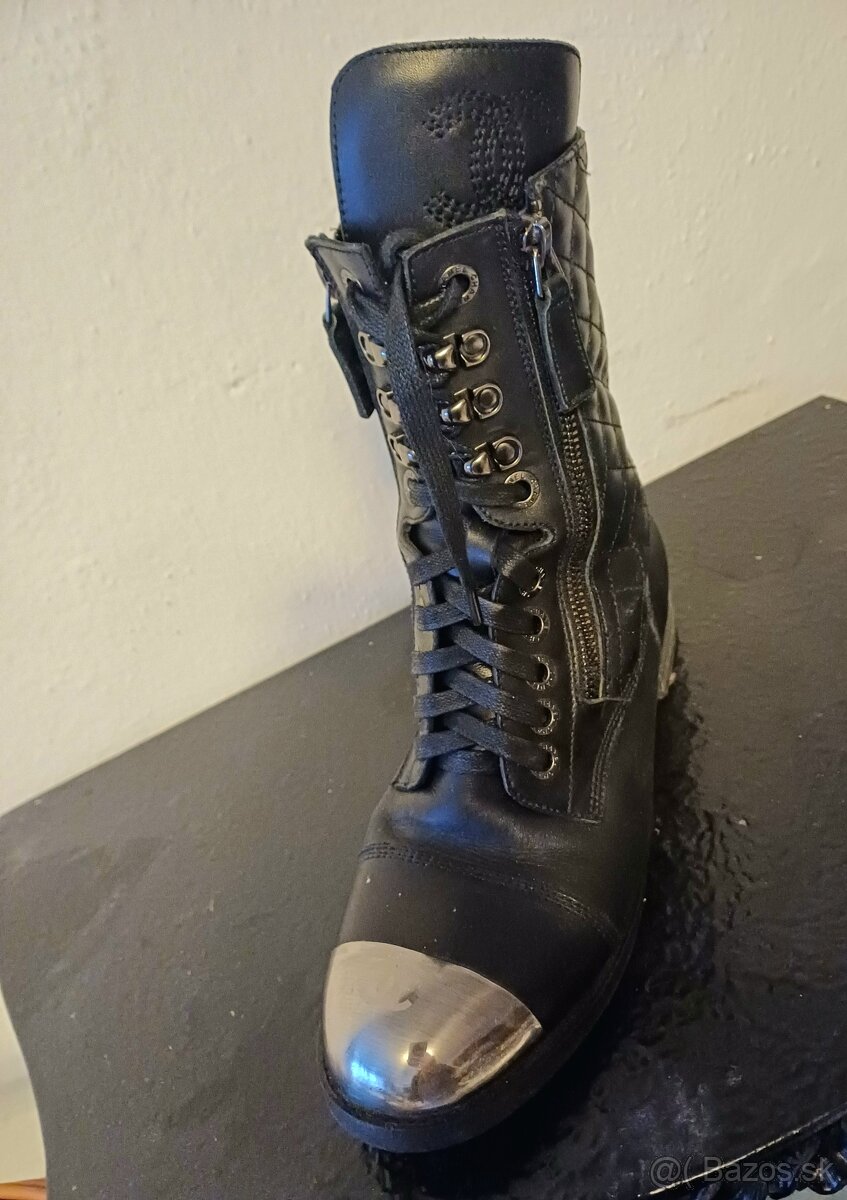 CHANEL čierne čižmy CC z pravej kože. S kovovou špičkou - 6