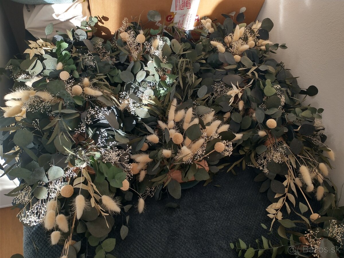 Vyzdoba na hlavny svadobny stol zo stabilizovaneho eukalyptu - 6