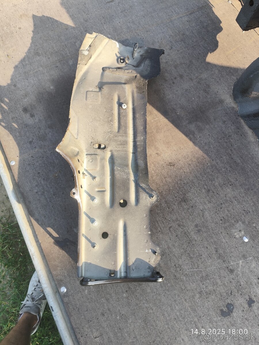 Škoda Octavia IV díly nosník,čtvrtka,podběh,celo - 6