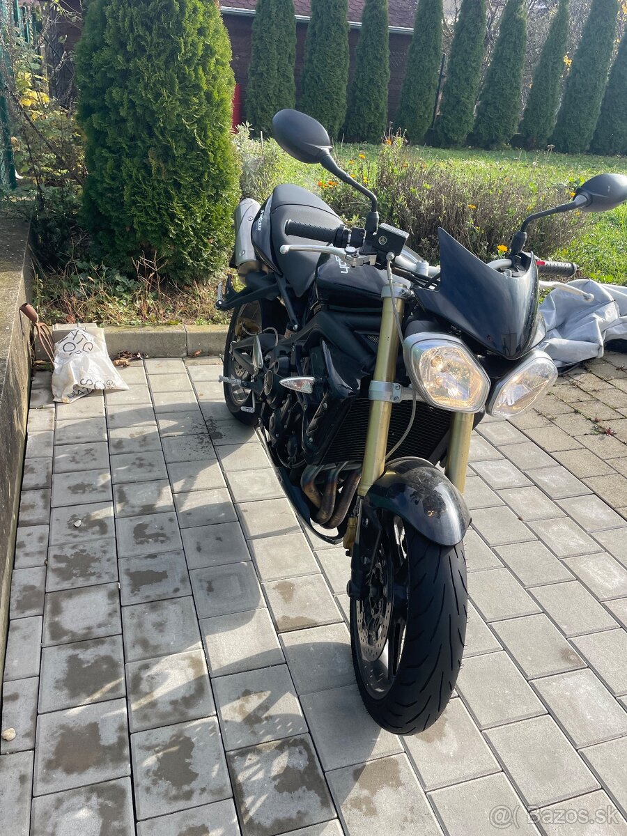 TRIUMPH STREET TRIPLE 675 - 6