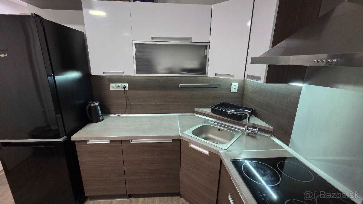 Prenajmem prerobený, zariadený 3 izbový byt vo Zvolene - 6