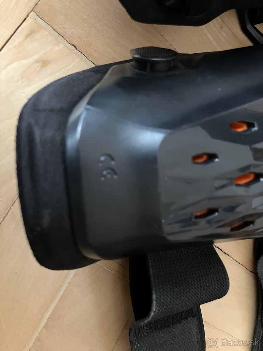 FOX chrániče kolien TITAN PRO D3O black - 6