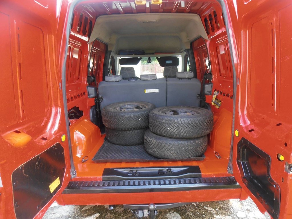 Ford Transit Connect /TOURNEO 230L 1,8 TDCI 66 KW 5D M5 - 6