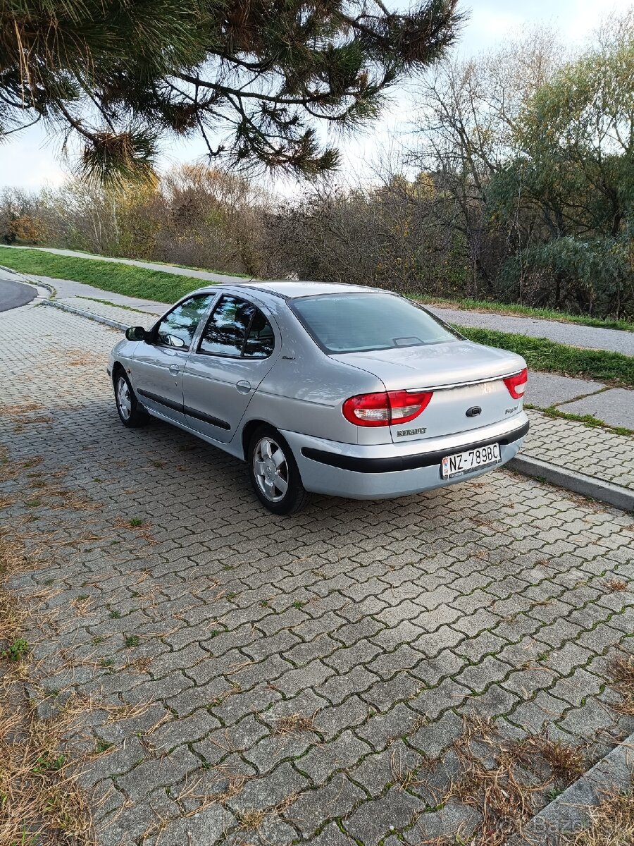 RENAULT MÉGANE CLASSIC 1,8 16V - 6
