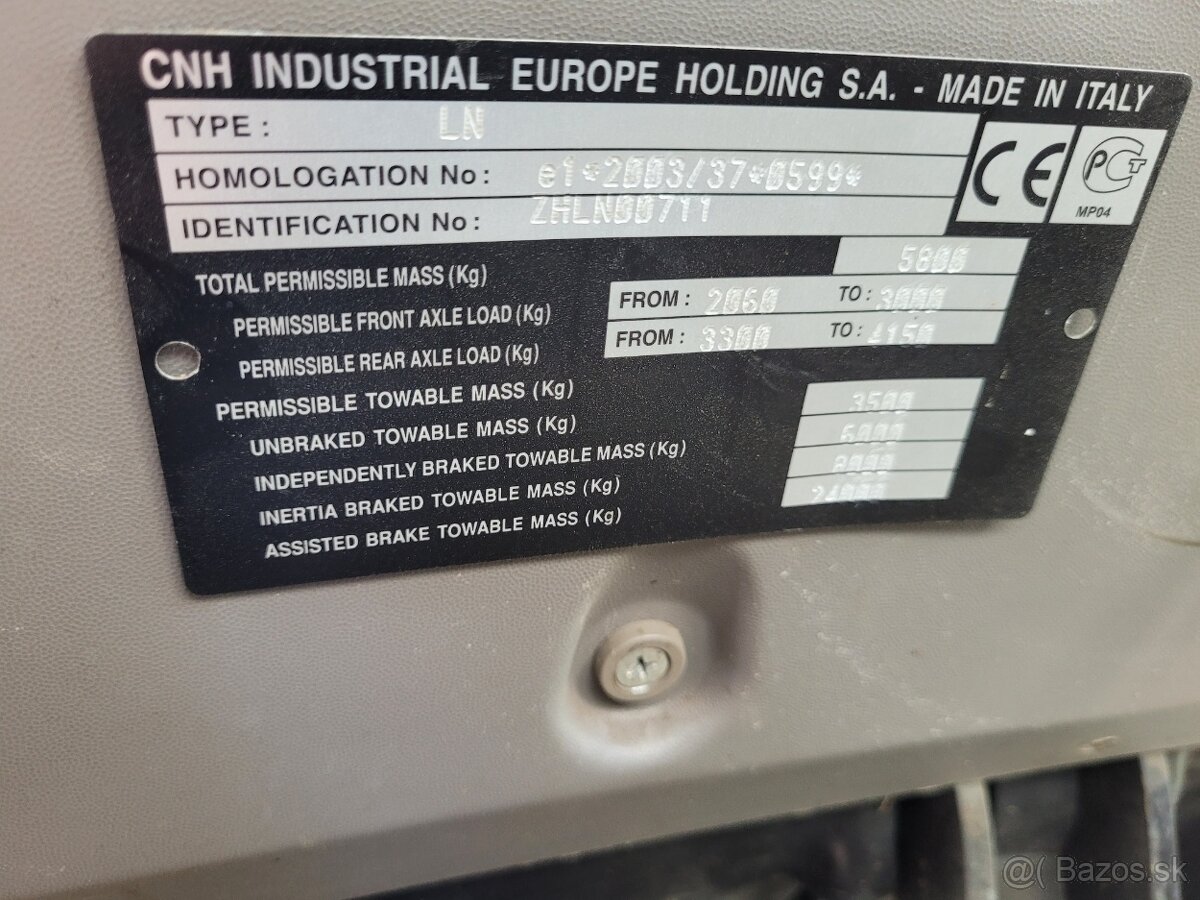 Traktor s čelním nakladačem - 6