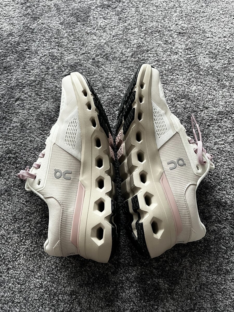 on Running model Cloudrunner 2 vel 38,5 - 6