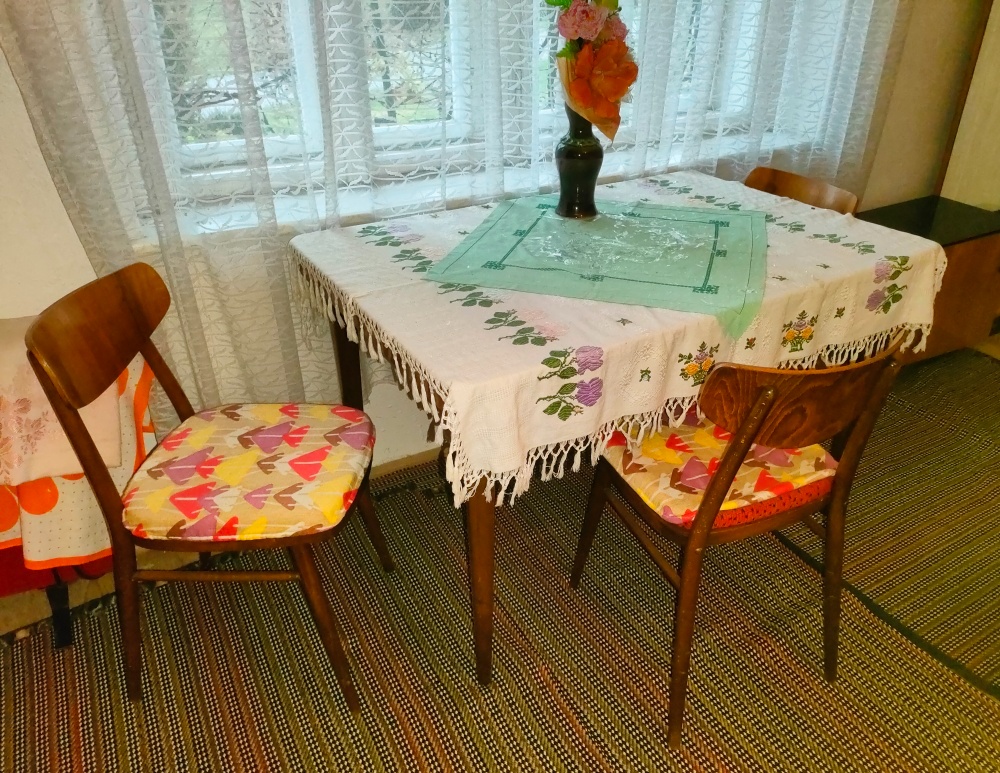 Retro set stôl + stoličky + bonus - 6