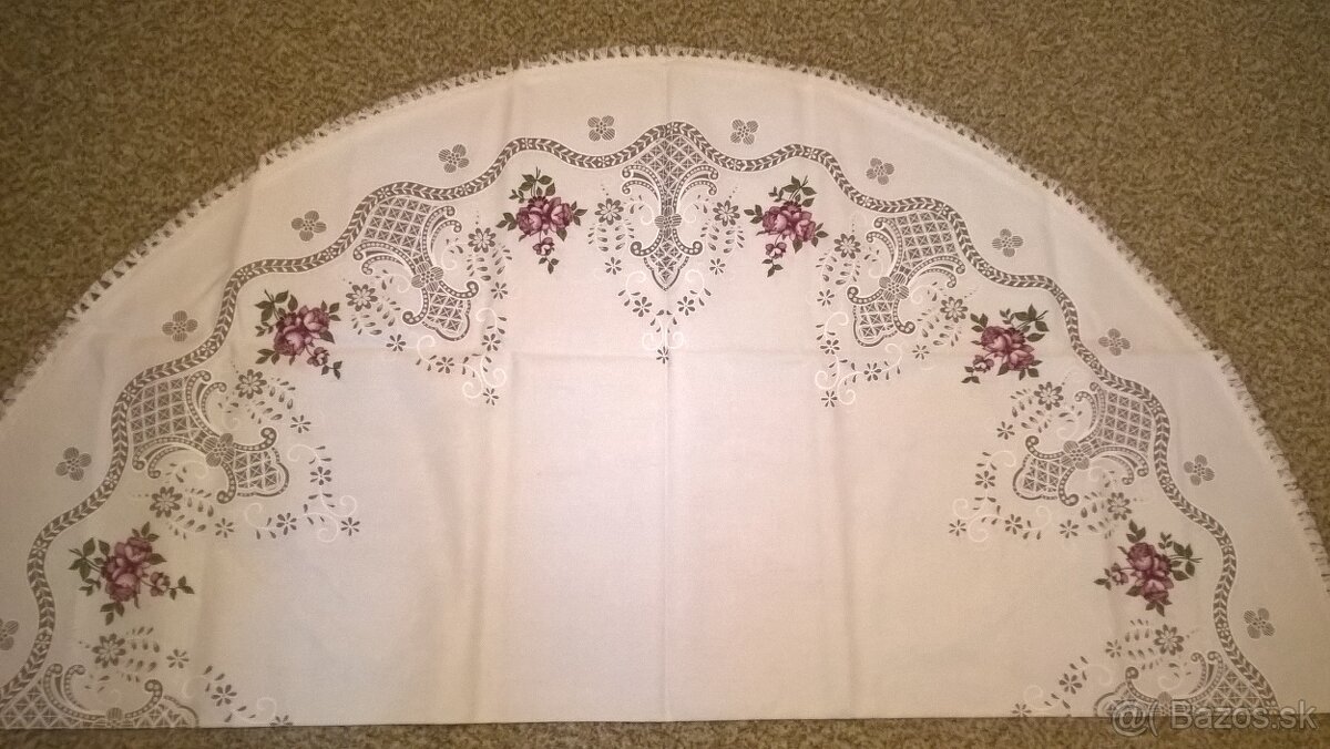 novy obrus kruhovy + 4 male - 6