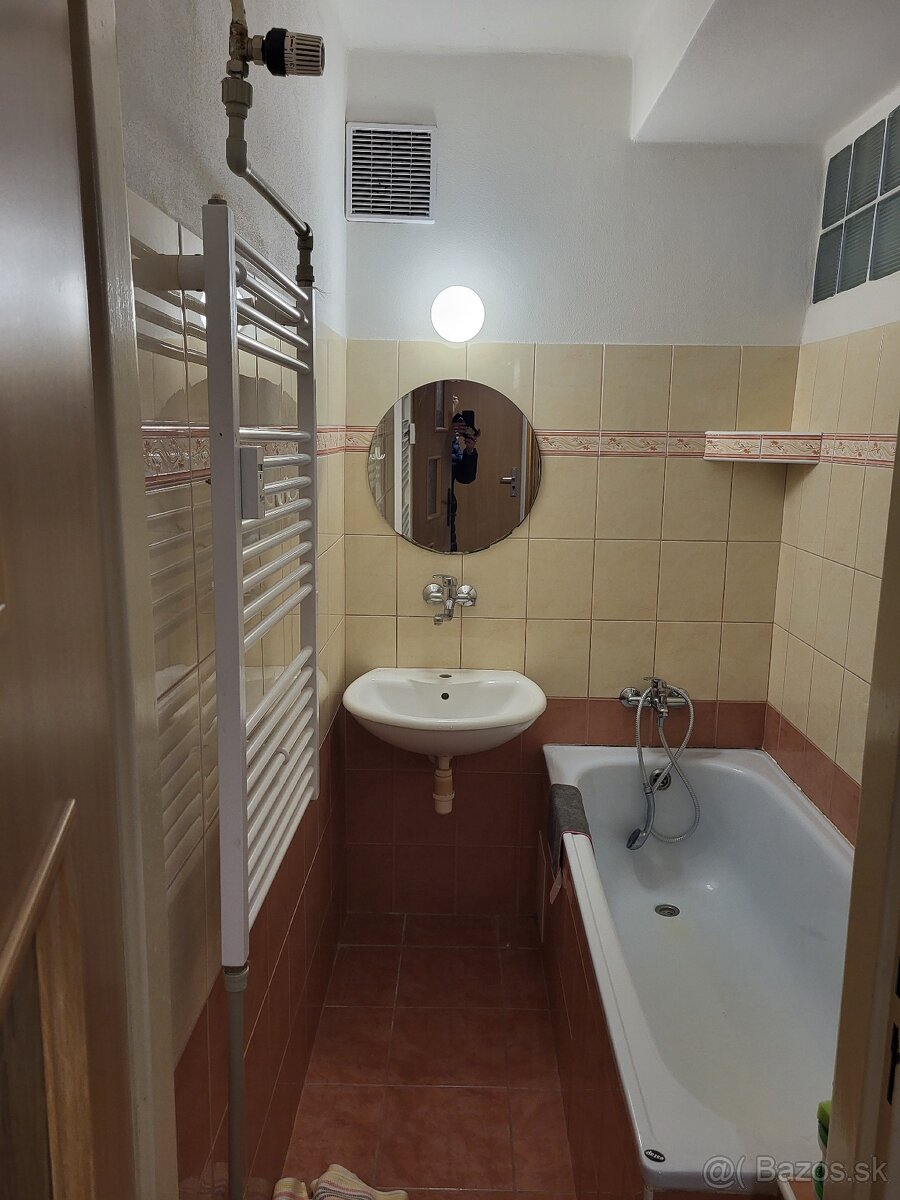 Výborný byt aj s výťahom na námestí vo Valaskej za dobrú cen - 6