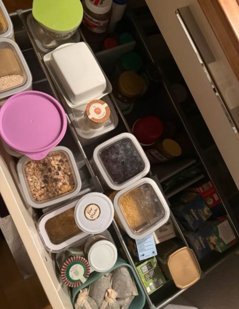 Krémová linka ve vysokém lesku se spotřebiči,5867 - 6