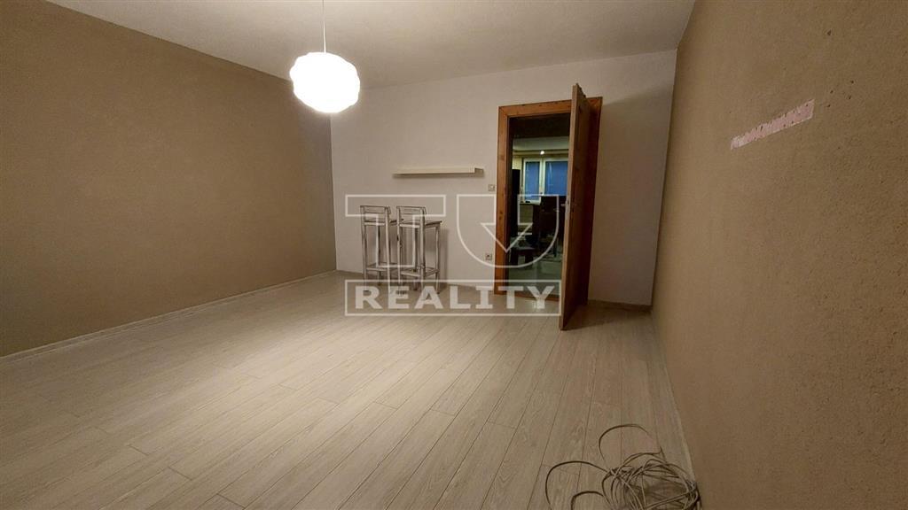 Neštandartný 4-izbový byt v Partizánskom na predaj - 6