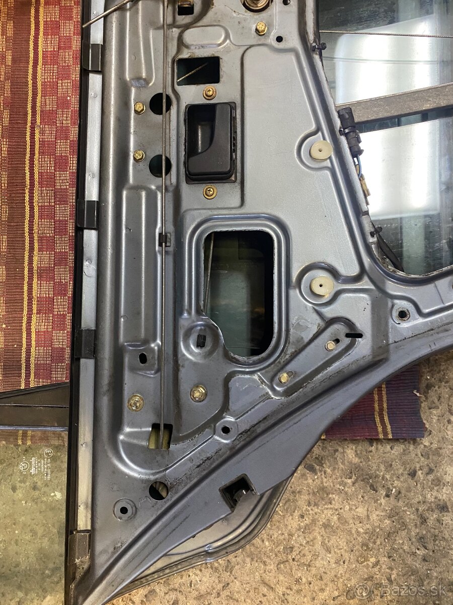 Zadné ľavé dvere bmw e30 - 6