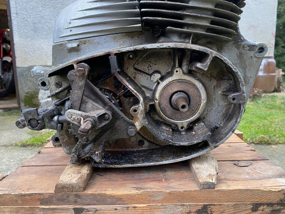 Motor Jawa Pérák 250 - 6
