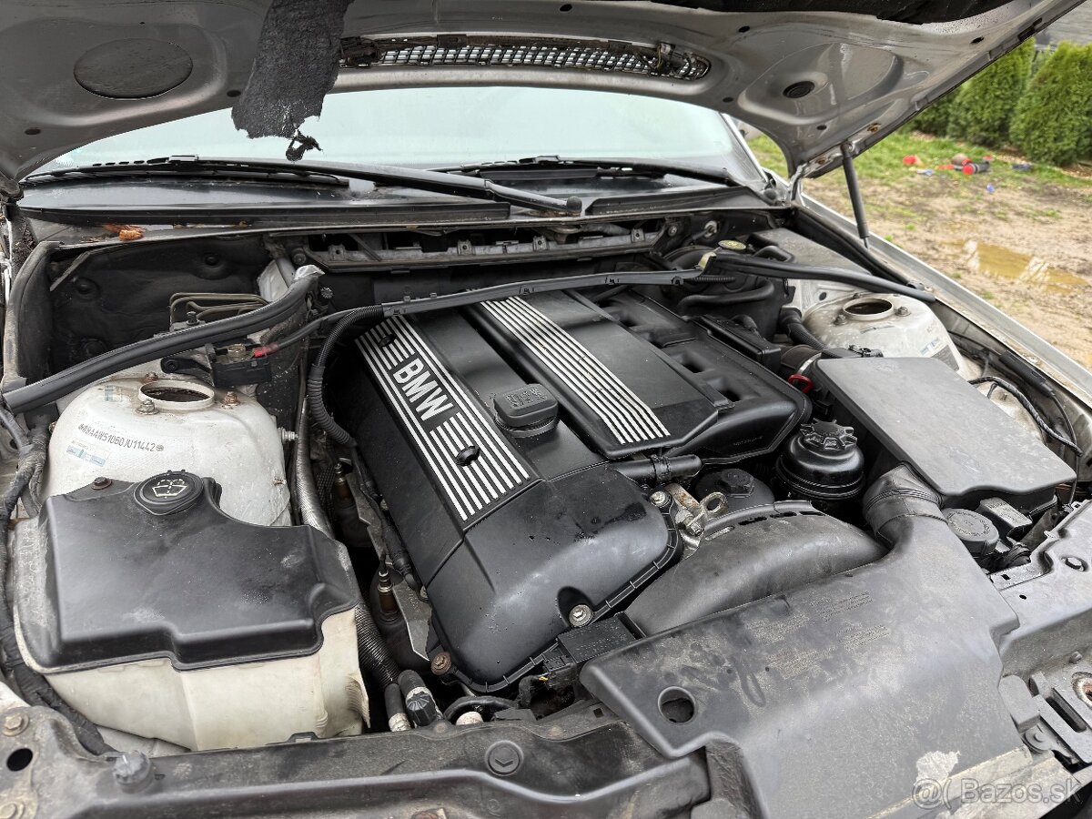 BMW E46 330ix Touring – rozpredám na diely / možnosť odskúša - 6