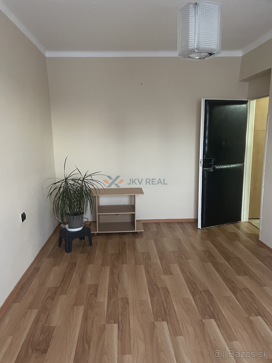3 izbový byt skoro v srdci Levíc - 6