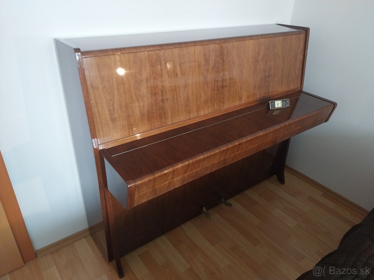 Predám klavír PETROF - 6