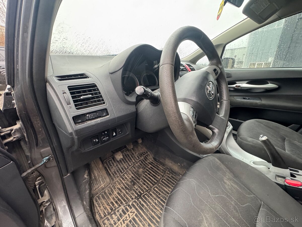 Toyota auris 2010 - 6