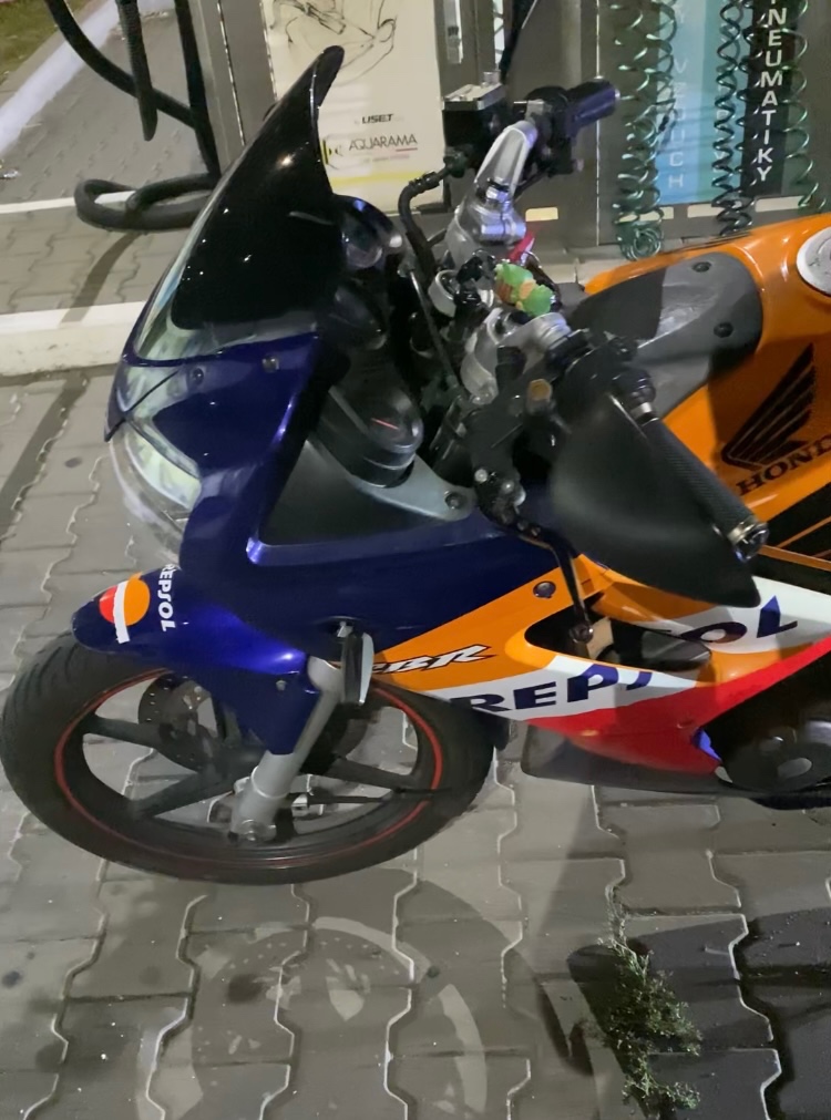 Honda cbr125r 2005 - 6