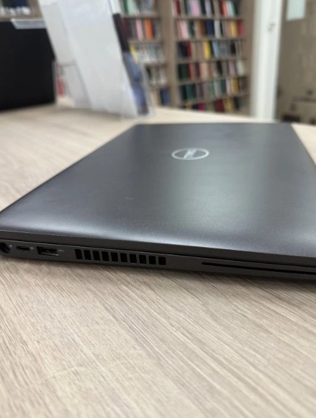 Používaný notebook Dell Latitude 5400 - Trieda A - 6
