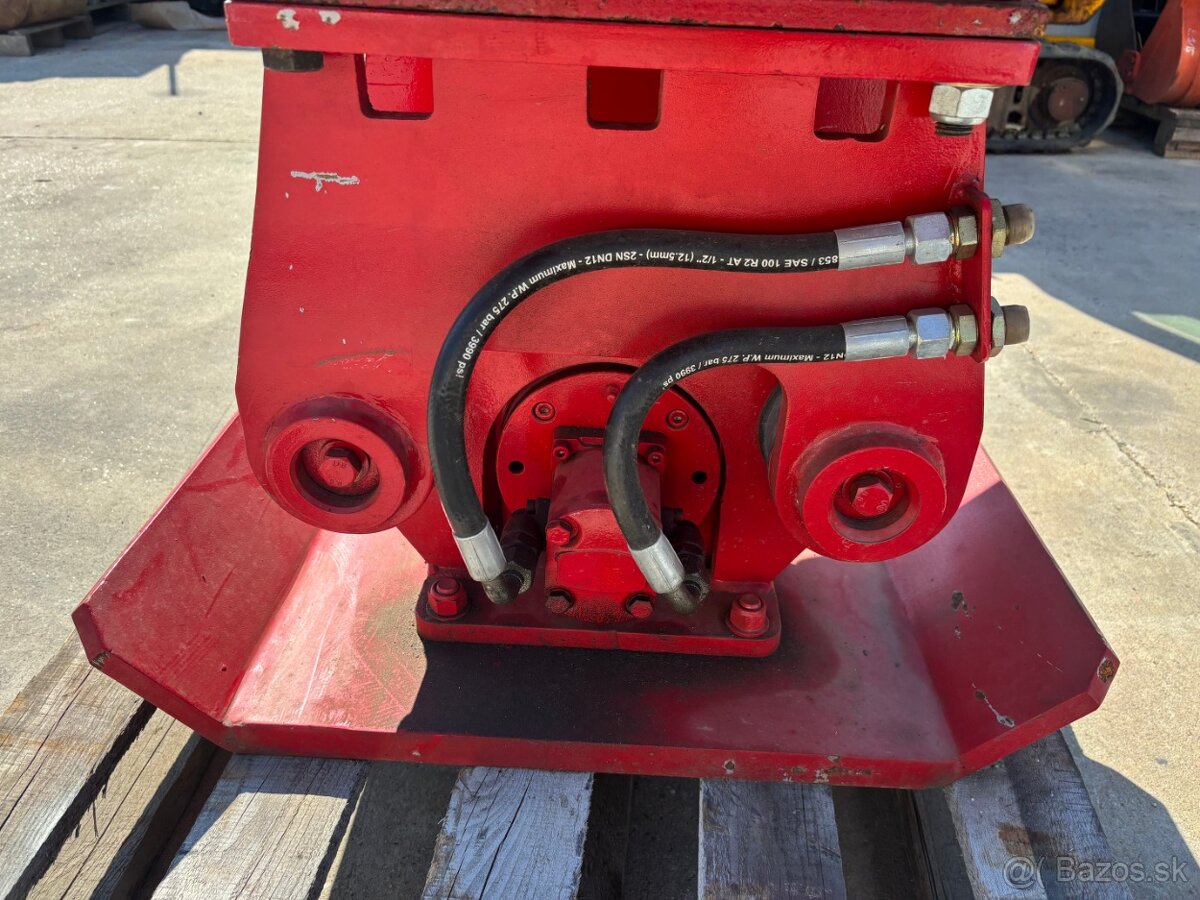 Vybračná doska na nakladač - 6