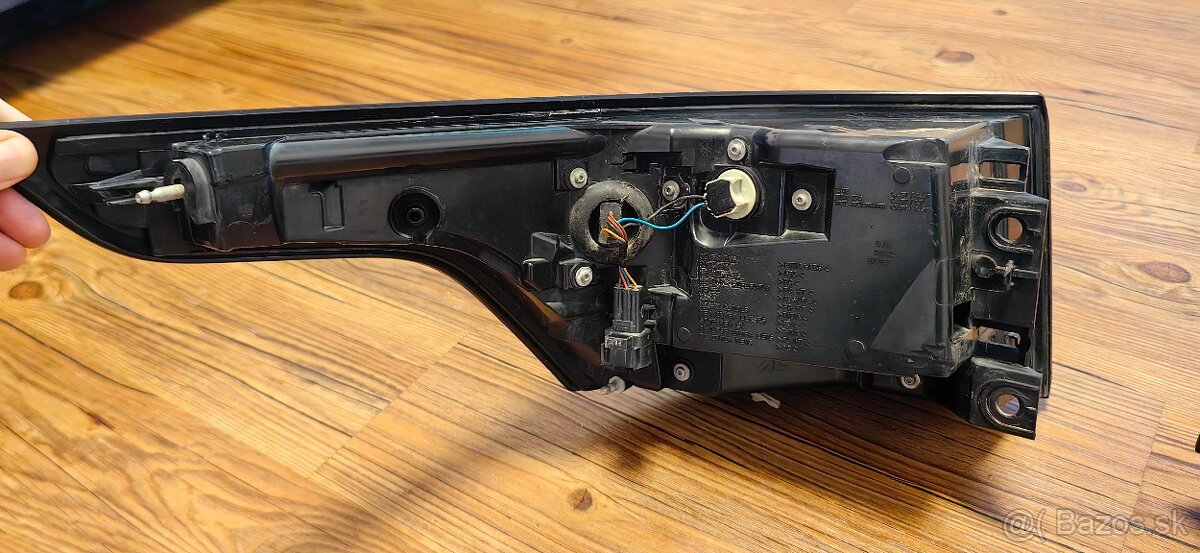 zadne svetlá na Land Rover - 6