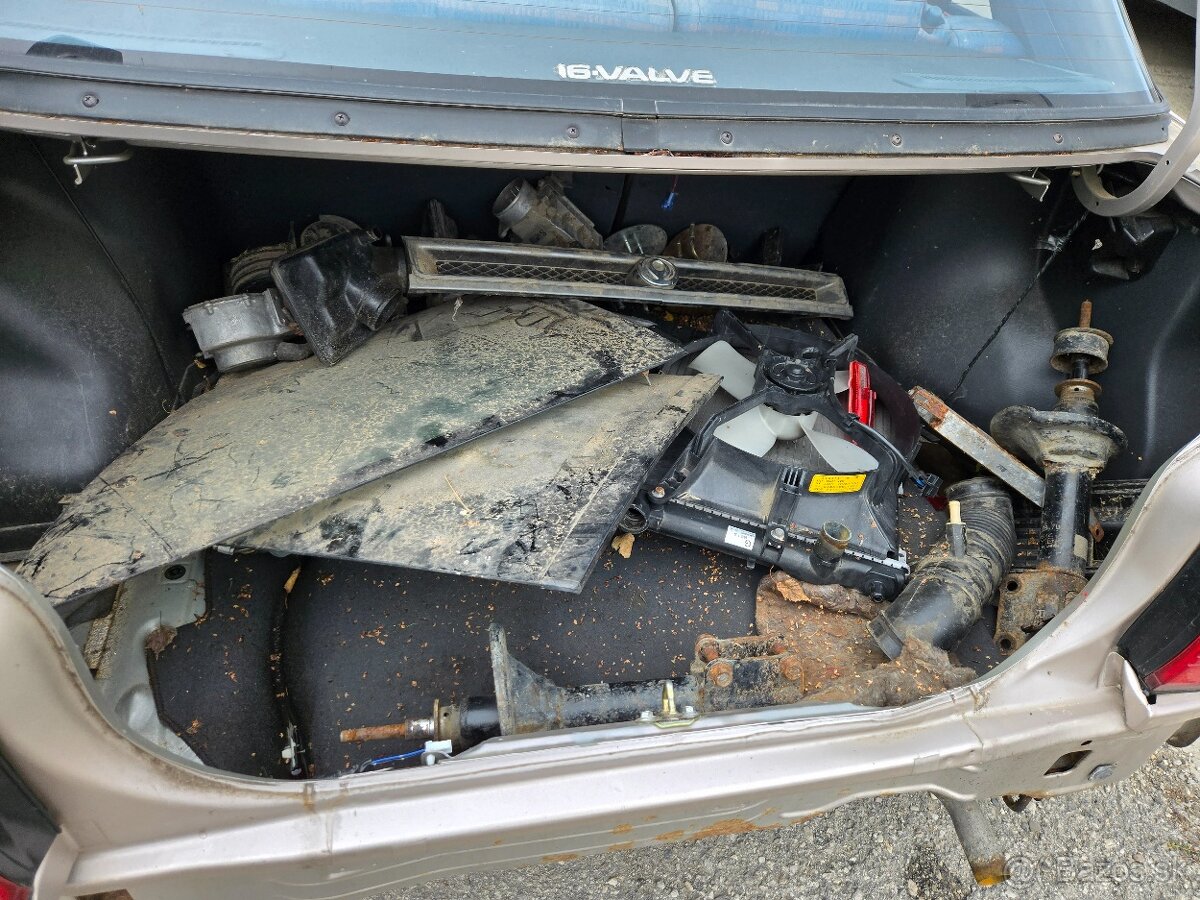 Rozpredám na diely _ mazda 323 BG - 6