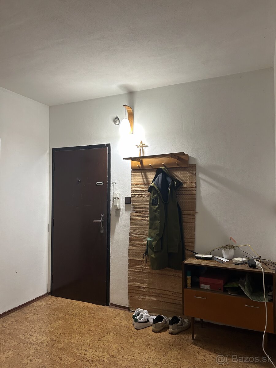 Prenájom 1i v 3izbovom byte - 6