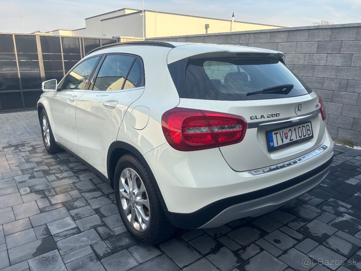 Mercedes Benz GLA 200d - 6