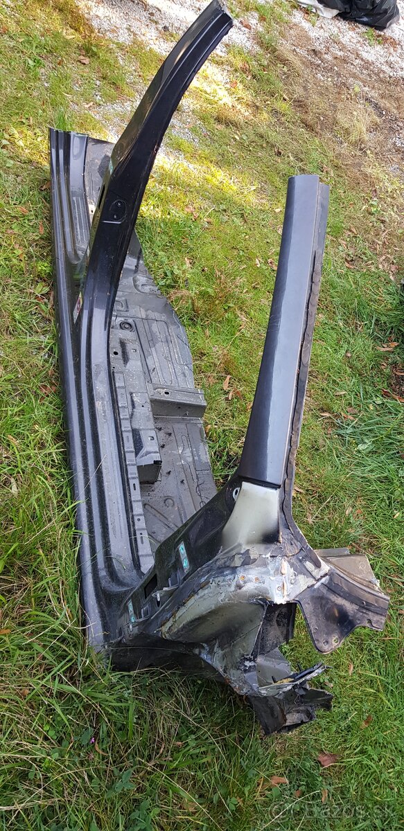 Superb 2 kombi pravý podbeh (bočnica)08-15 - 6