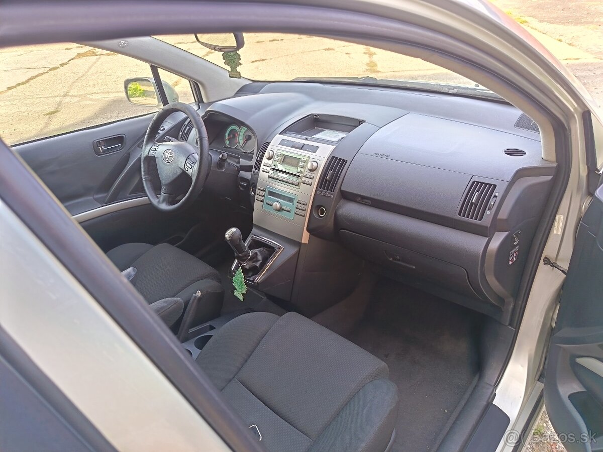 Toyota Corolla Verso 7miest D-4D - 6