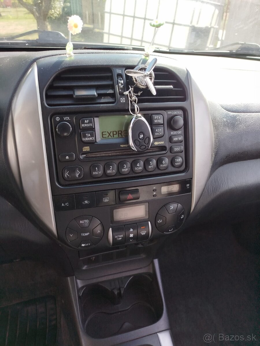 Toyota RAV4 - 6