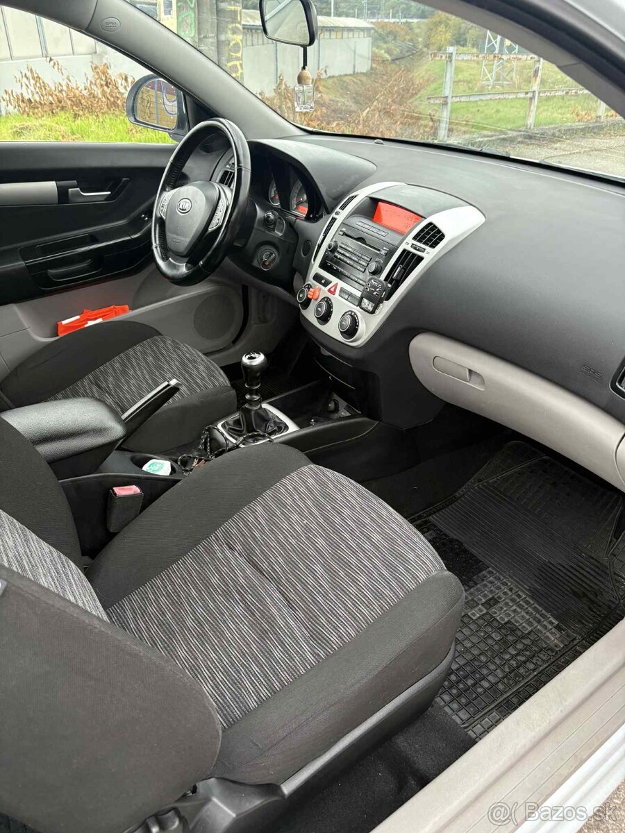 Predam Kia ceed 1,6 crdi - 6