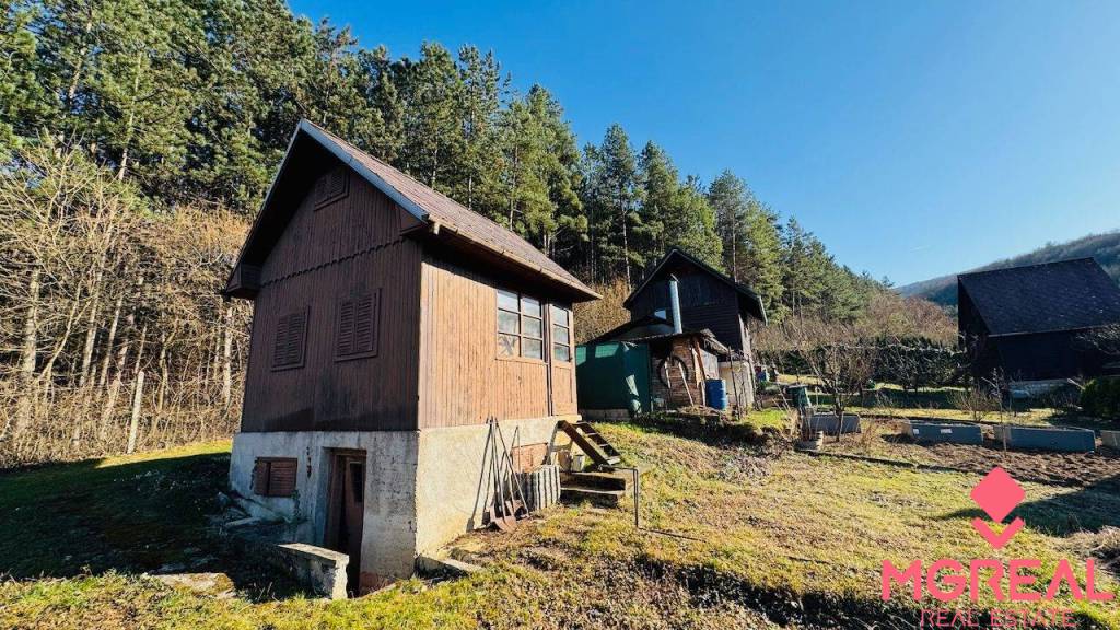 Na predaj záhradná chatka so záhradkou 244 m2 Malé Uherce - - 6