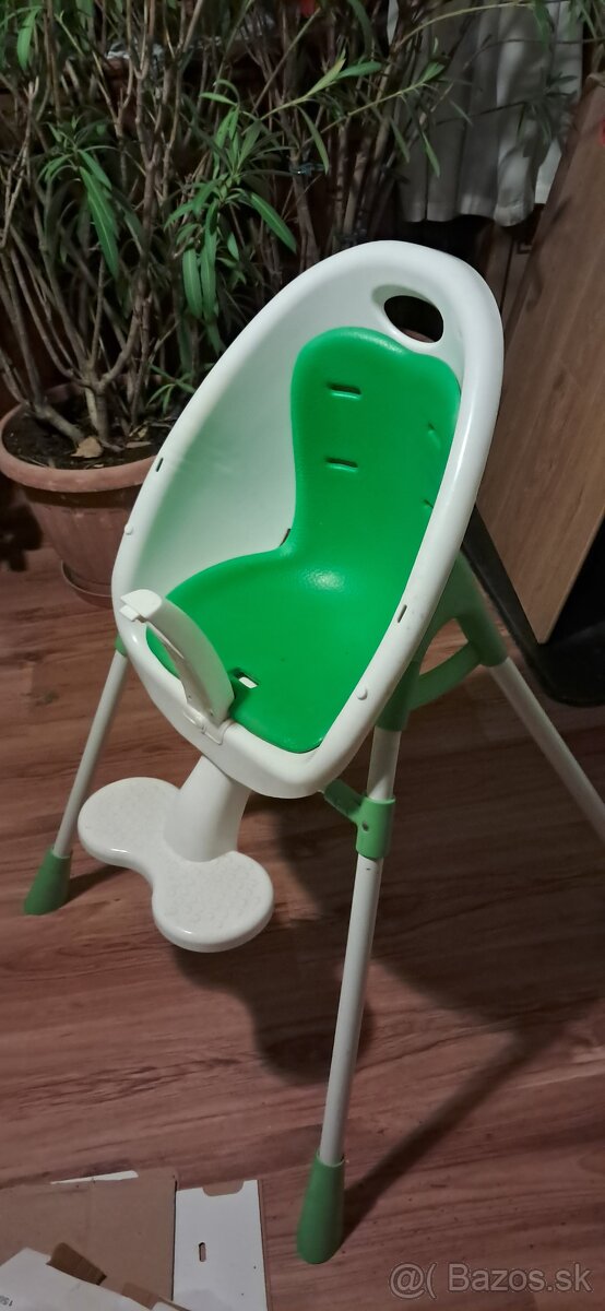 zachovale plastove hracky + stolicku - 6