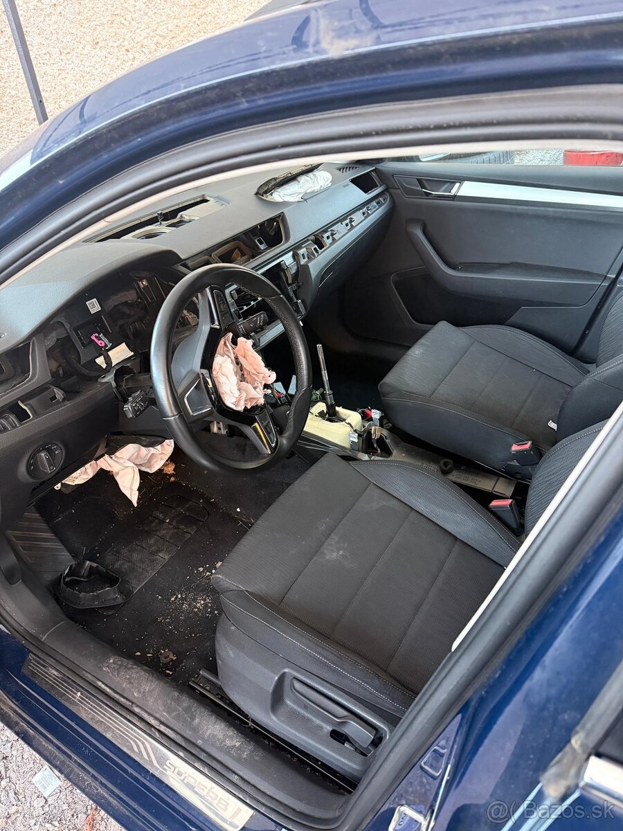 ROZPREDÁM ŠKODA SUPERB III COMBI 2.0 TDI – r. 2016 - 6