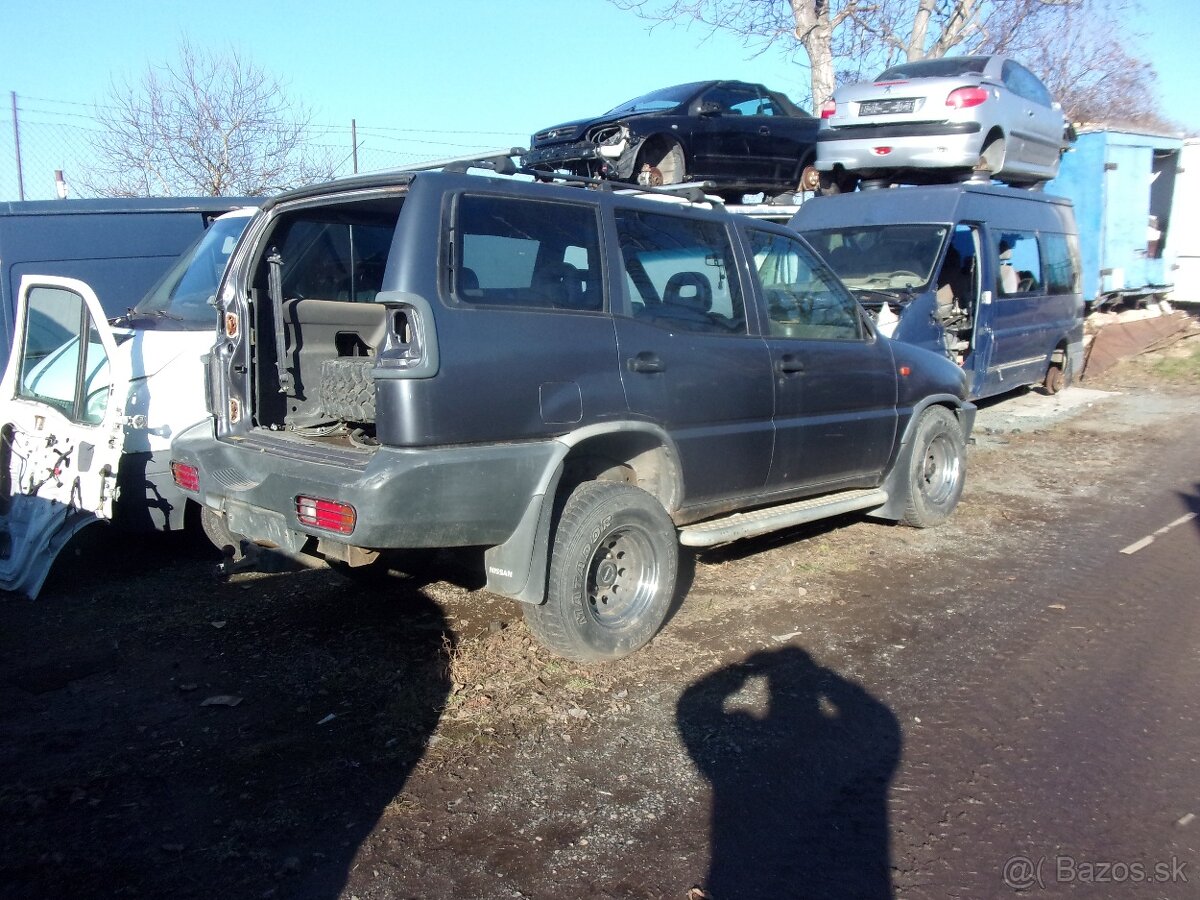 NISSAN TERRANO 2,7 DI + 2,4í - 6