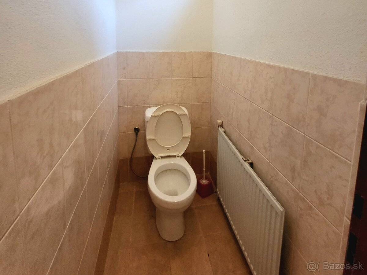 Rodinný dom na komerčné priestory pre ambulanciu a pod. - 6