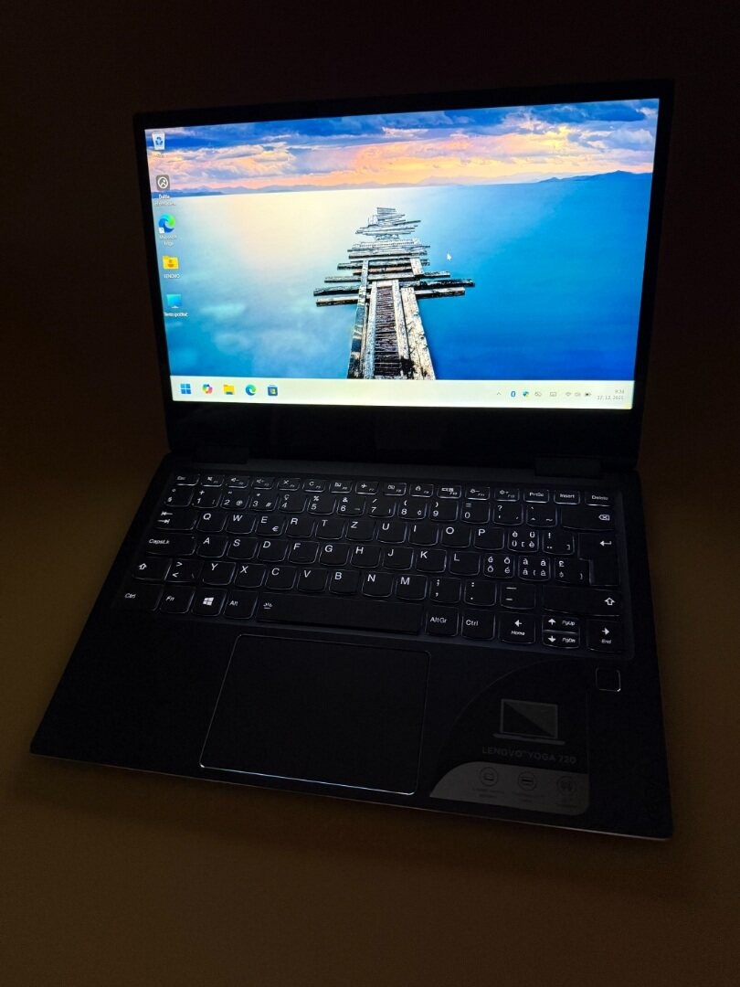 Notebook Lenovo Yoga 720 i7-7500U / 8GB RAM / SSD / dotykový - 6