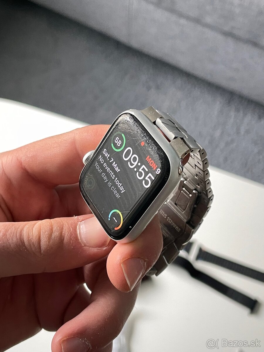 Apple watch SE 44mm 2020 + náramky - 6