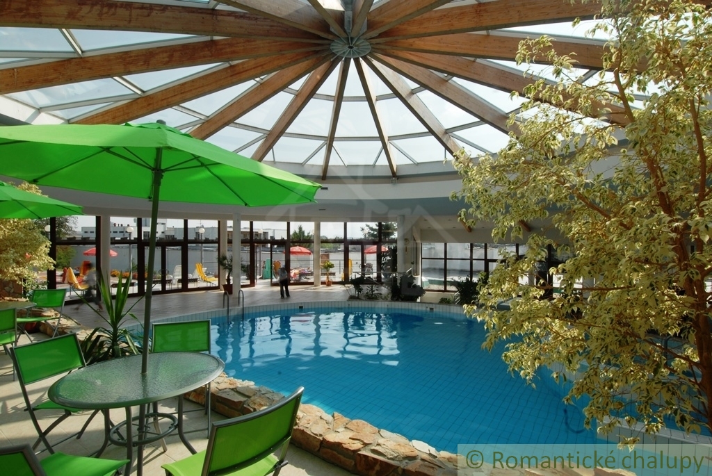 Hotel FLÓRA s bazénom, wellness a vyše 1,5Ha pozemkom, Du - 6