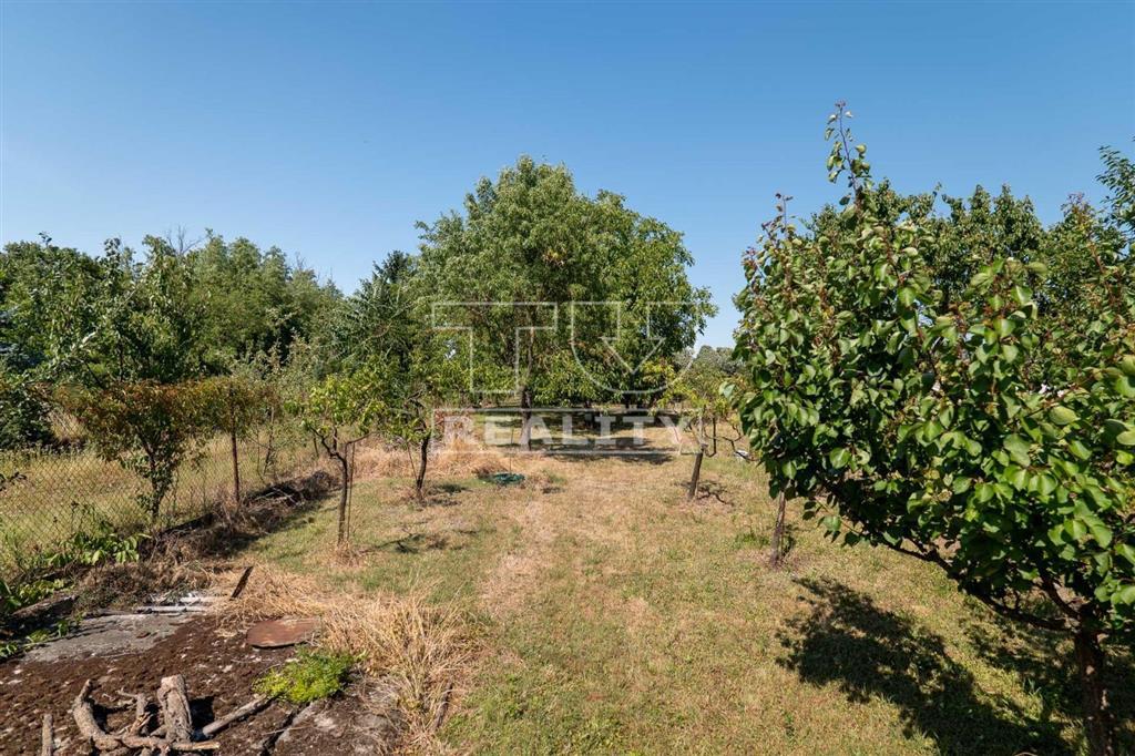 LEN U NÁS TOP CENA
3-izbový rodinný dom s veľkým... - 6