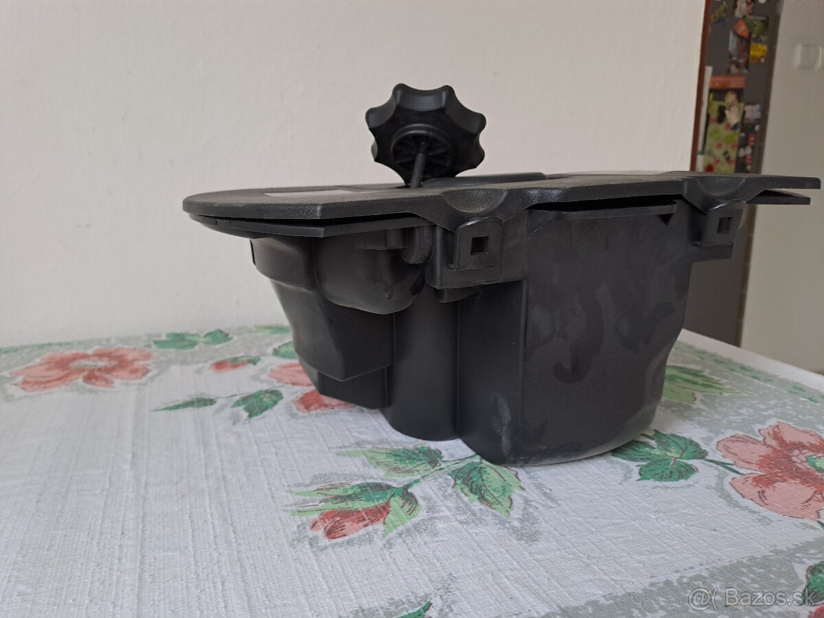 Box do rezervy kolesa s náradím. - 6