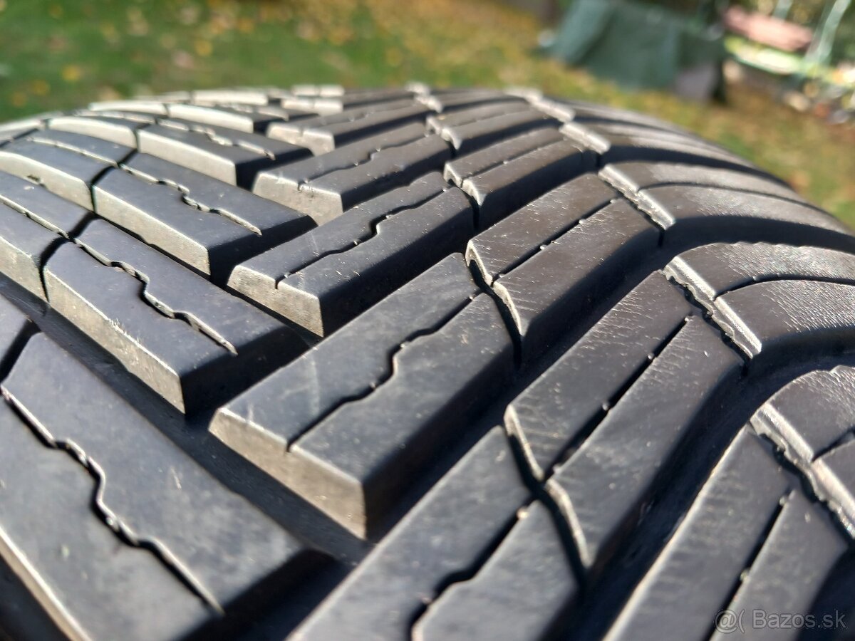 225/40 r18 celoročne pneumatiky - 6