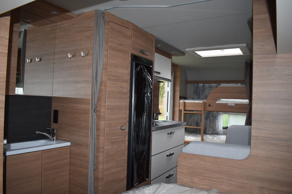 Karavan Weinsberg 500 FDK SKLADOM nový 19.500.-€ bez DPH - 6