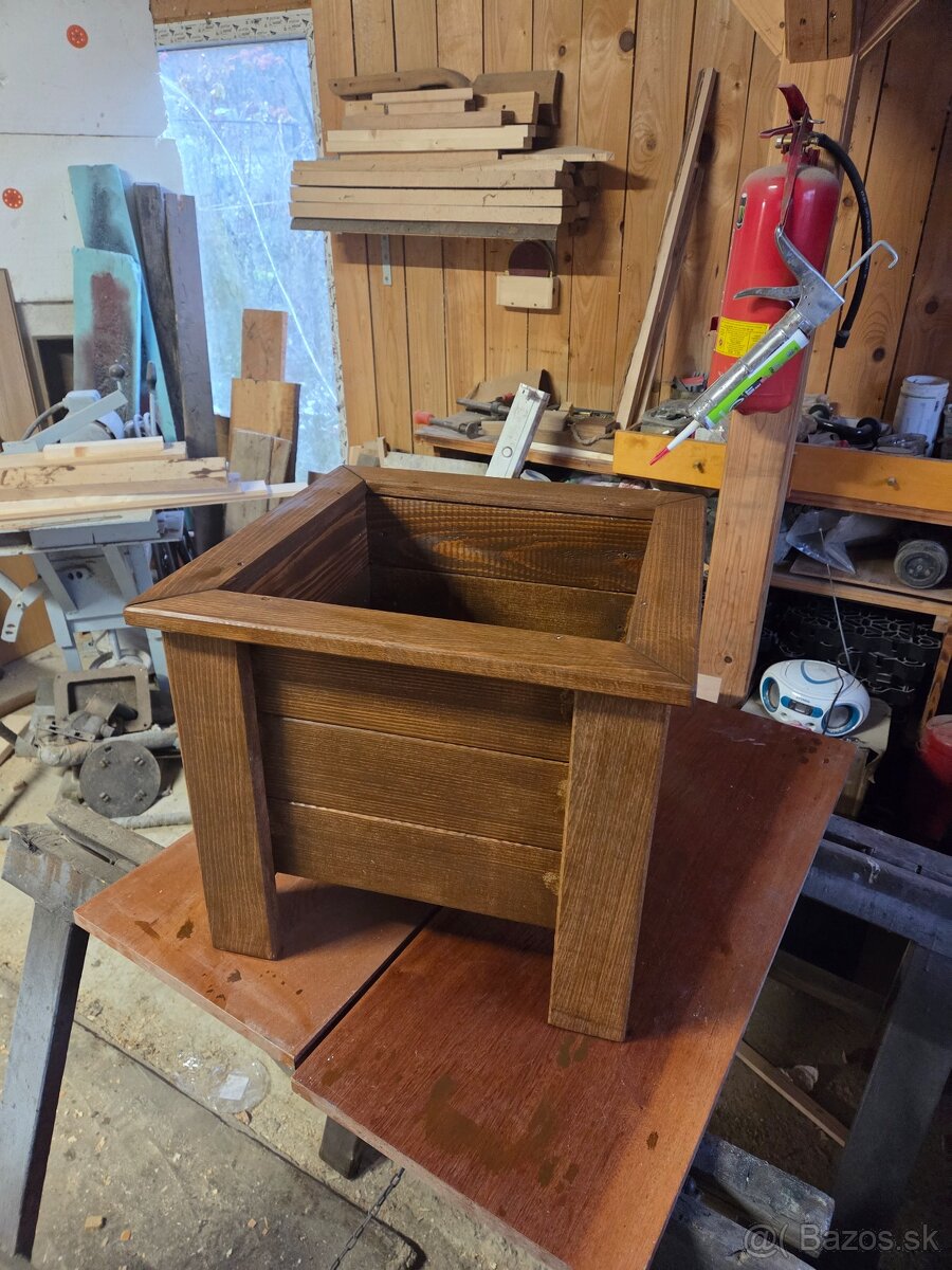 Drevený kvetinač a box s uložným priestorom - 6