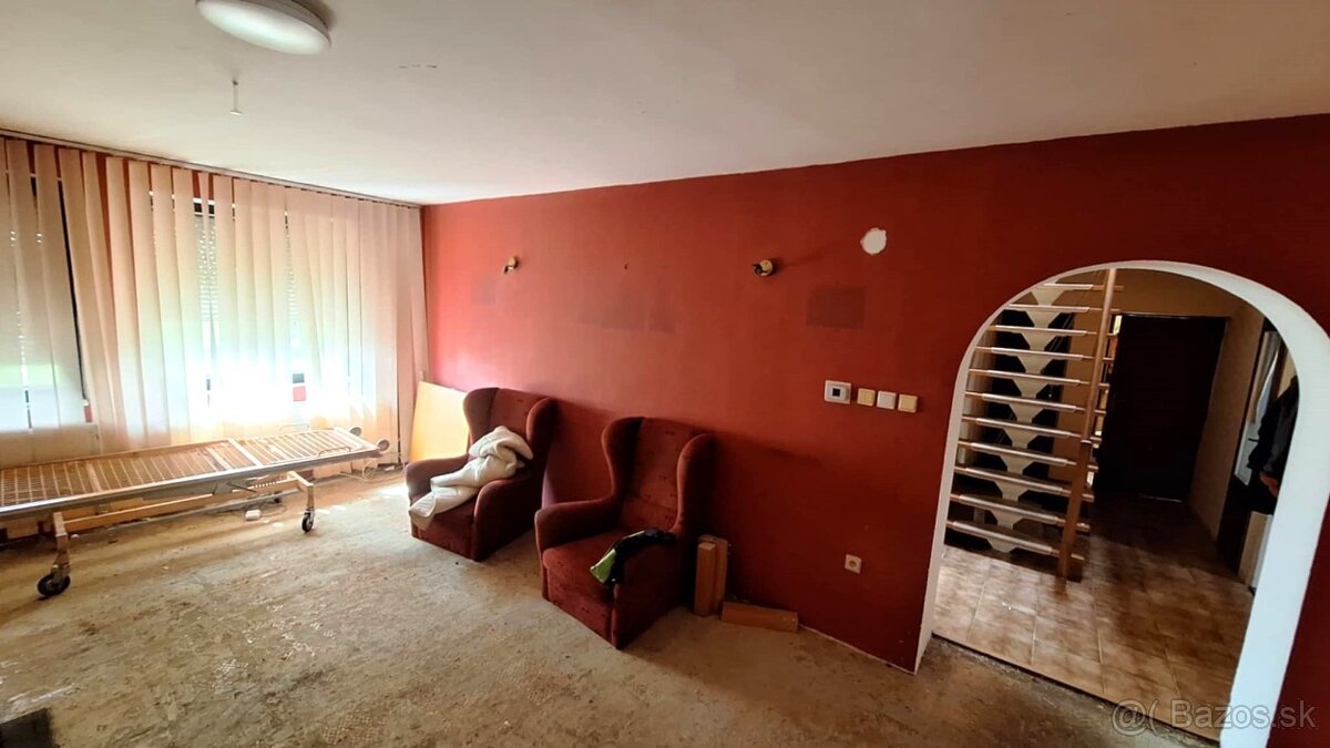 PREDAJ-4 izbový poschodový rodinný dom s garážou v Nesvadoch - 6