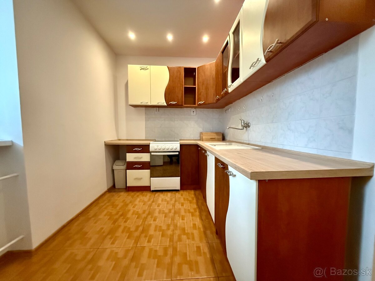 Na prenájom zariadený 3i byt vo Vrbovom - 6