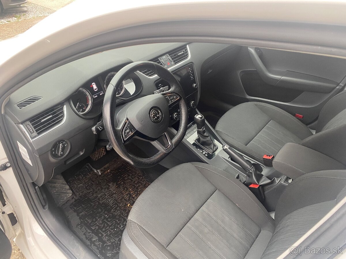 Škoda Octavia Combi 2.0 TDI Style DSG - 6