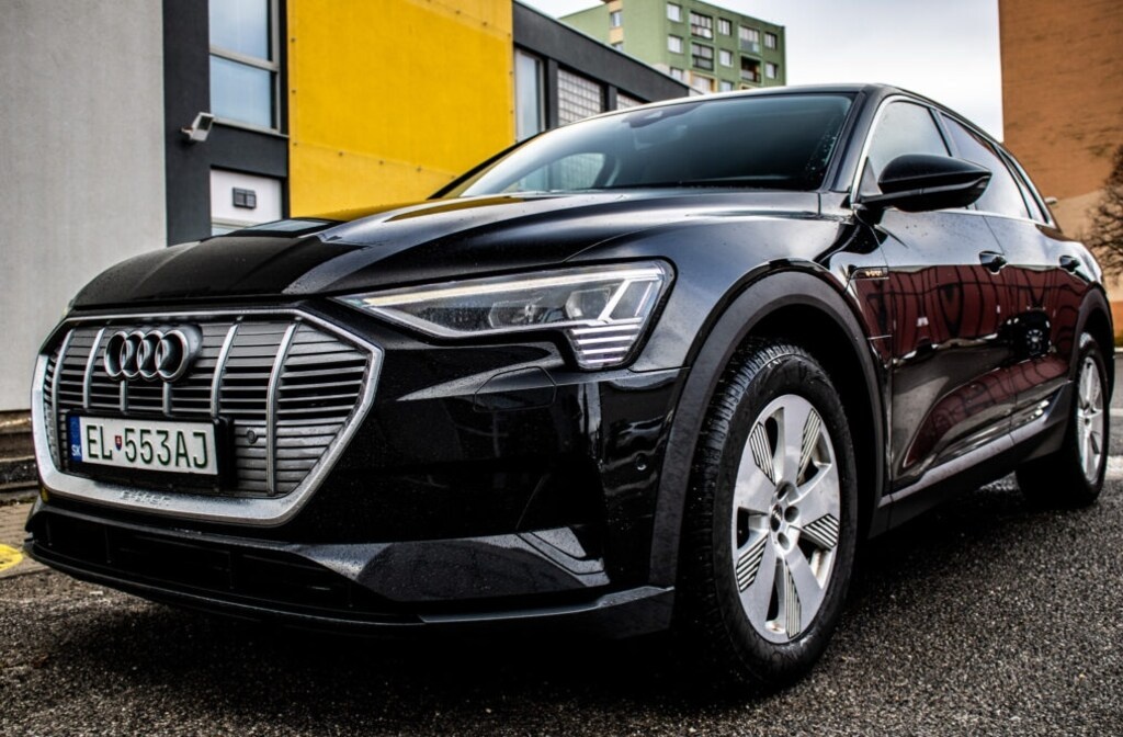 Audi E-tron 55 quattro Advanced, 300kW - 6
